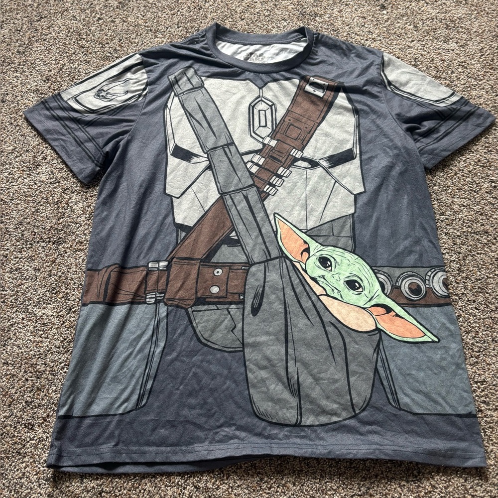 Star Wars mandalorian XL T-Shirt - Gray with Baby Yoda Design - Picture 1 of 3
